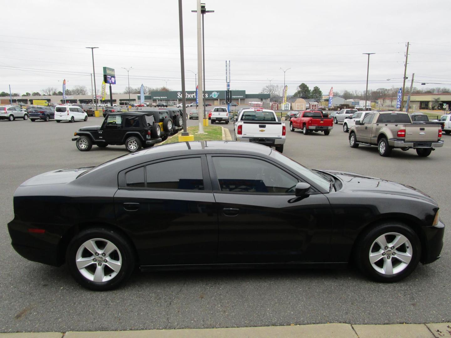 2014 BLACK /Gray/ Cloth Dodge Charger SE (2C3CDXBG3EH) with an 3.6L V6 DOHC 24V engine, 5-Speed Automatic transmission, located at 1814 Albert Pike Road, Hot Springs, AR, 71913, (501) 623-1717, 34.494228, -93.094070 - Photo#4