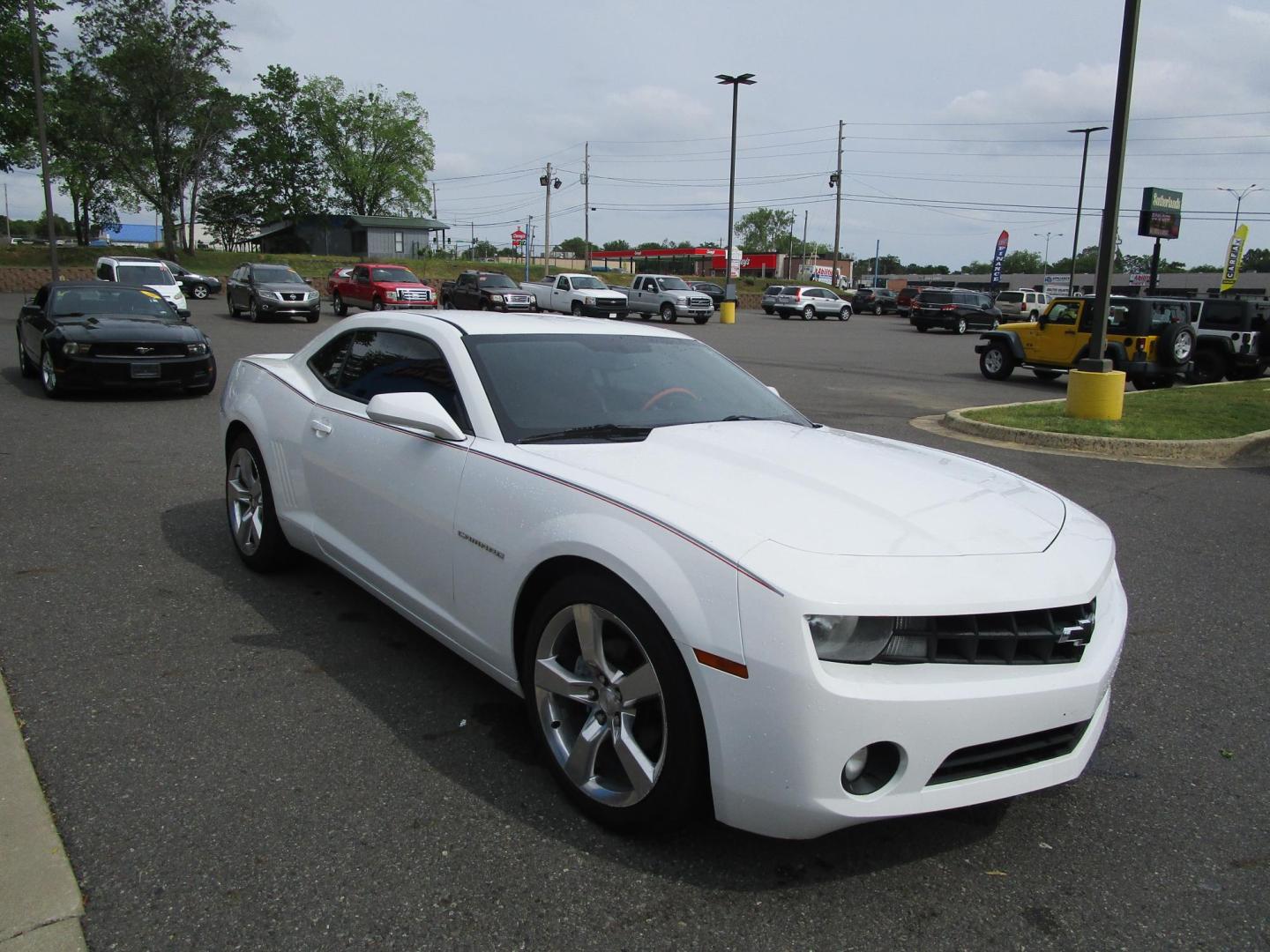 2012 WHITE /Red / Leather Chevrolet Camaro Coupe 1LT (2G1FB1E33C9) with an 3.6L V6 DOHC 24V FFV engine, 6-Speed Automatic transmission, located at 1814 Albert Pike Road, Hot Springs, AR, 71913, (501) 623-1717, 34.494228, -93.094070 - Photo#2