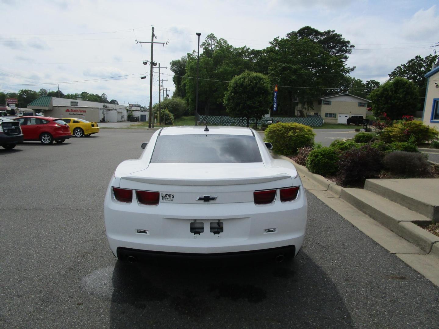 2012 WHITE /Red / Leather Chevrolet Camaro Coupe 1LT (2G1FB1E33C9) with an 3.6L V6 DOHC 24V FFV engine, 6-Speed Automatic transmission, located at 1814 Albert Pike Road, Hot Springs, AR, 71913, (501) 623-1717, 34.494228, -93.094070 - Photo#4