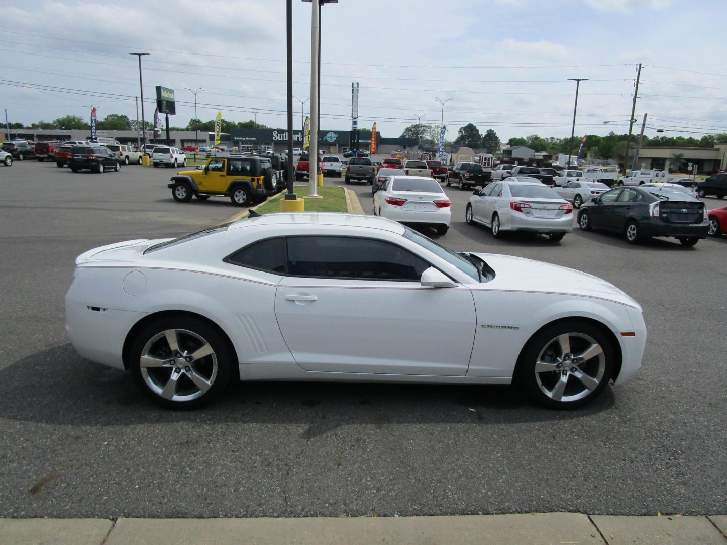 2012 WHITE /Red / Leather Chevrolet Camaro Coupe 1LT (2G1FB1E33C9) with an 3.6L V6 DOHC 24V FFV engine, 6-Speed Automatic transmission, located at 1814 Albert Pike Road, Hot Springs, AR, 71913, (501) 623-1717, 34.494228, -93.094070 - Photo#3