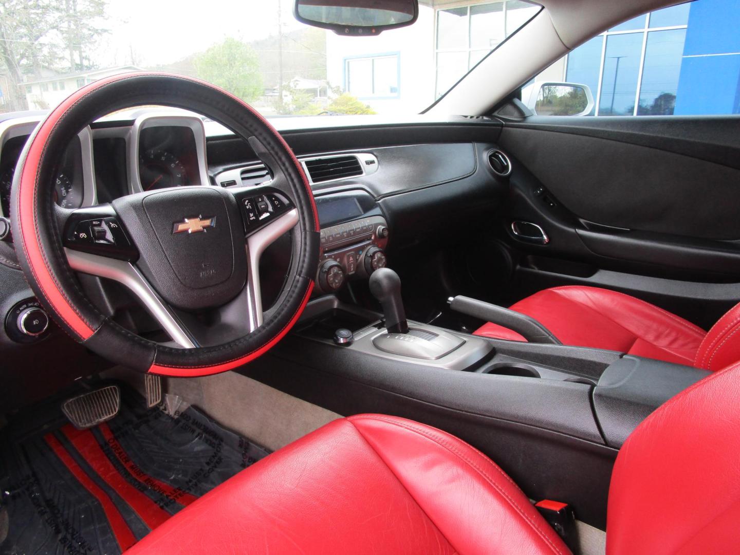 2012 WHITE /Red / Leather Chevrolet Camaro Coupe 1LT (2G1FB1E33C9) with an 3.6L V6 DOHC 24V FFV engine, 6-Speed Automatic transmission, located at 1814 Albert Pike Road, Hot Springs, AR, 71913, (501) 623-1717, 34.494228, -93.094070 - Photo#5