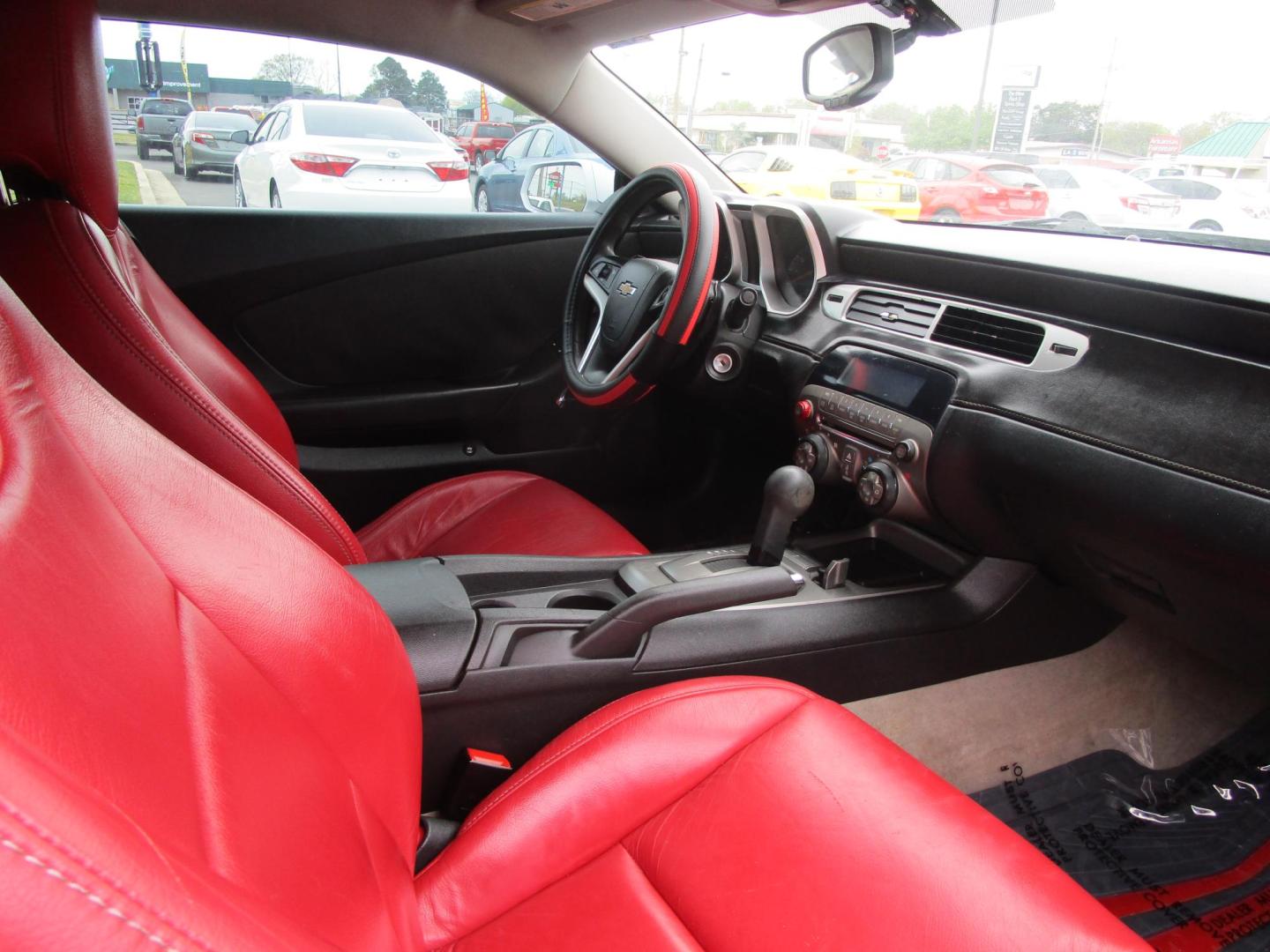 2012 WHITE /Red / Leather Chevrolet Camaro Coupe 1LT (2G1FB1E33C9) with an 3.6L V6 DOHC 24V FFV engine, 6-Speed Automatic transmission, located at 1814 Albert Pike Road, Hot Springs, AR, 71913, (501) 623-1717, 34.494228, -93.094070 - Photo#6