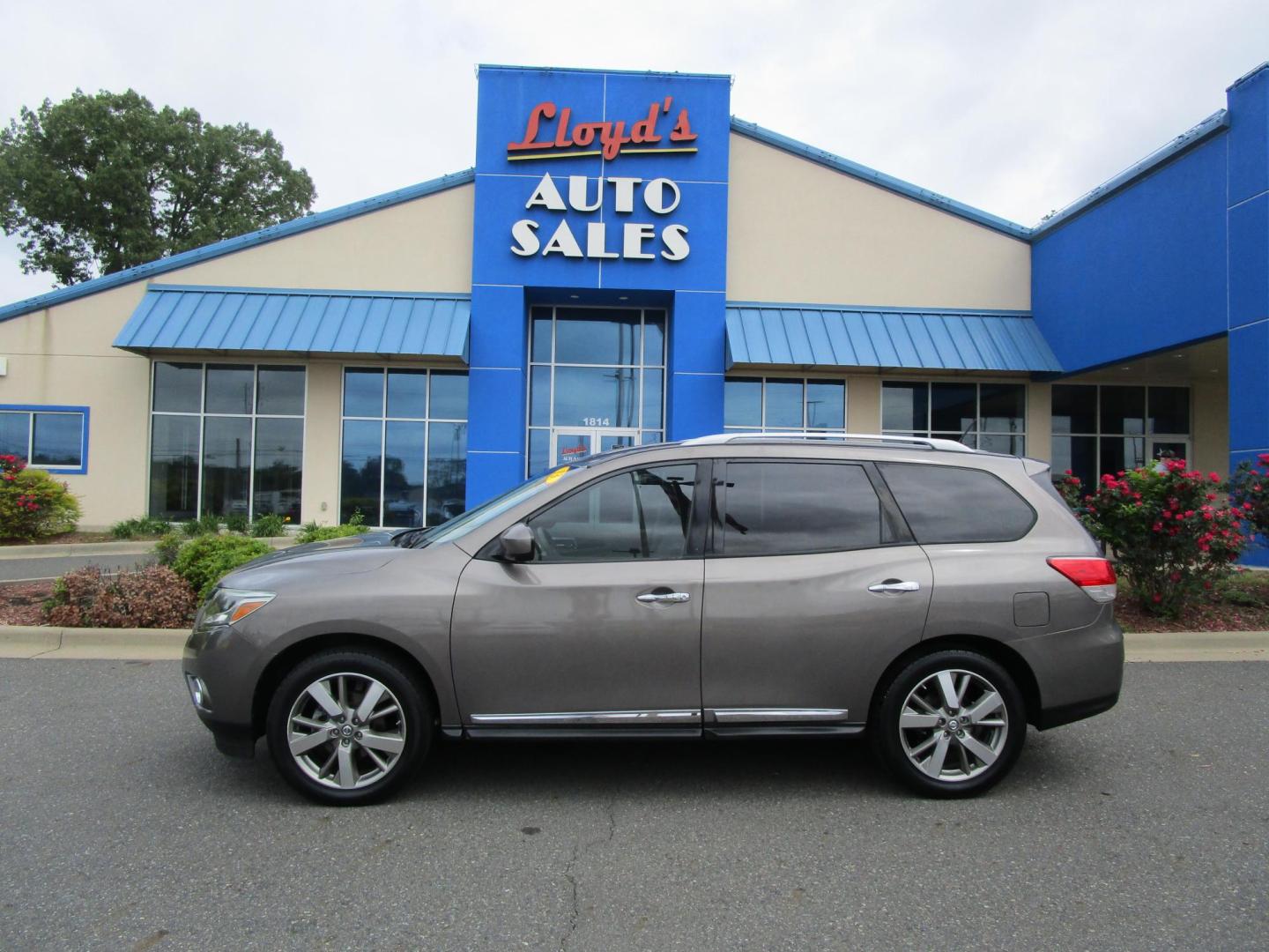 2013 Grey /Tan/Leather Nissan Pathfinder LE 4WD (5N1AR2MNXDC) with an 3.5L V6 DOHC 24V engine, Continuously Variable Transmission transmission, located at 1814 Albert Pike Road, Hot Springs, AR, 71913, (501) 623-1717, 34.494228, -93.094070 - Photo#0