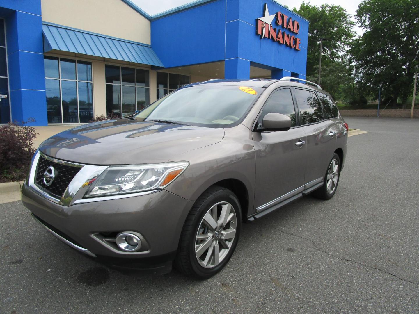 2013 Grey /Tan/Leather Nissan Pathfinder LE 4WD (5N1AR2MNXDC) with an 3.5L V6 DOHC 24V engine, Continuously Variable Transmission transmission, located at 1814 Albert Pike Road, Hot Springs, AR, 71913, (501) 623-1717, 34.494228, -93.094070 - Photo#1