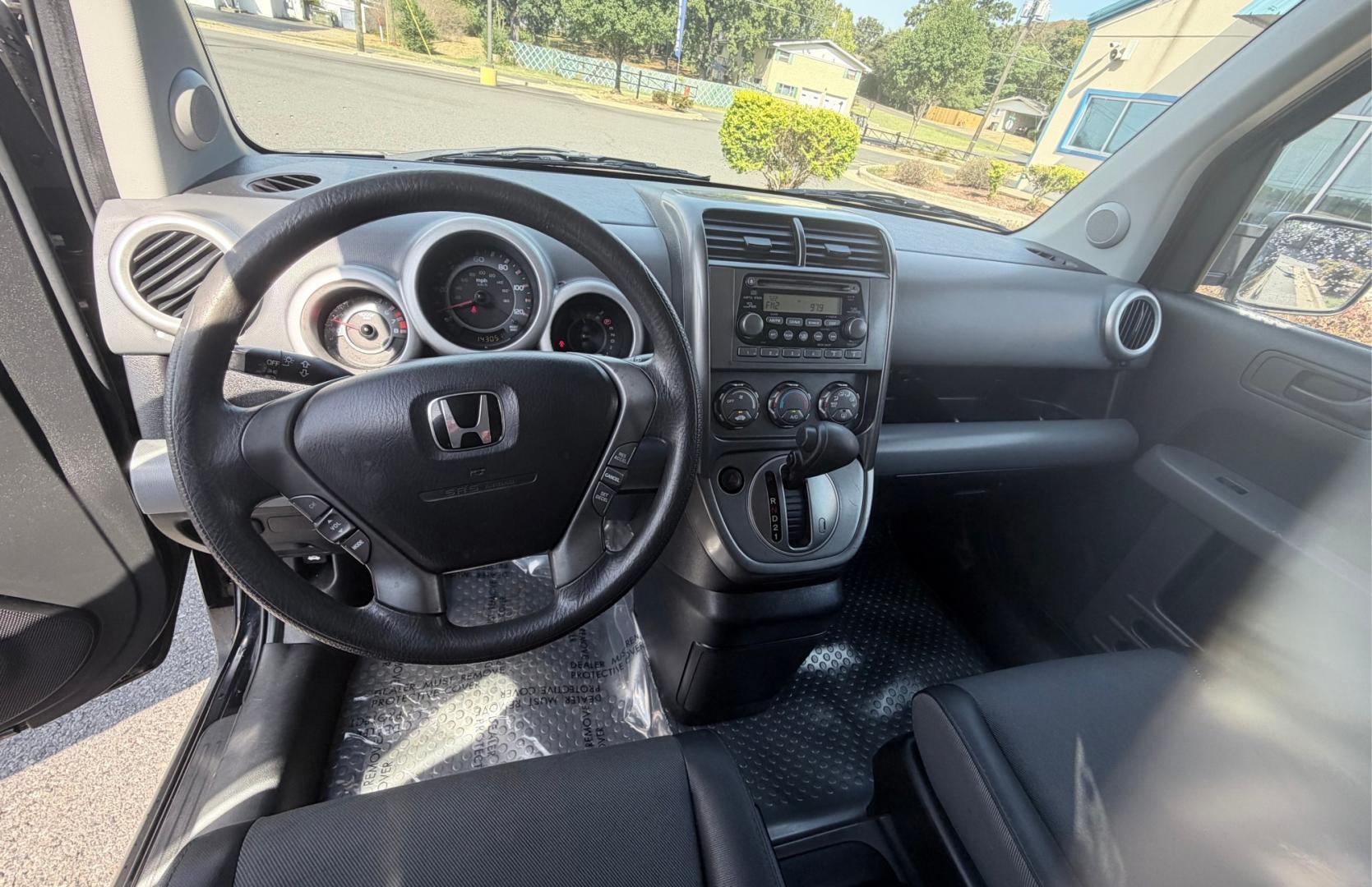 2006 BLACK /Gray/Cloth Honda Element EX-P 2WD AT (5J6YH18756L) with an 2.4L L4 DOHC 16V engine, 4-Speed Automatic Overdrive transmission, located at 1814 Albert Pike Road, Hot Springs, AR, 71913, (501) 623-1717, 34.494228, -93.094070- Photo#4