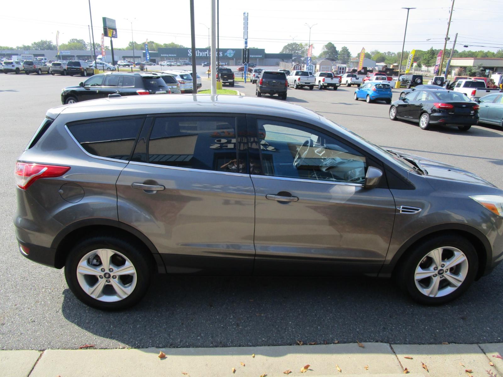 2014 Grey /Gray / Cloth Ford Escape SE FWD (1FMCU0GX6EU) with an 1.6L L4 DOHC 16V engine, 6-Speed Automatic transmission, located at 1814 Albert Pike Road, Hot Springs, AR, 71913, (501) 623-1717, 34.494228, -93.094070 - Photo #5