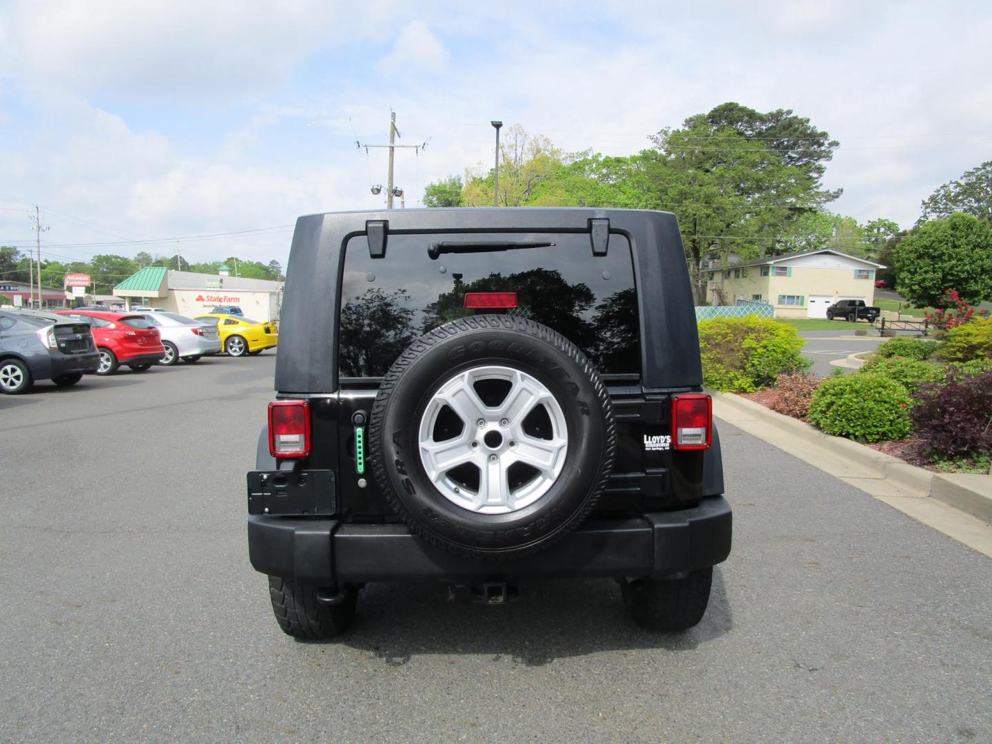 2009 BLACK /Gray/Cloth Jeep Wrangler Unlimited X 4WD (1J4GA39199L) with an 3.8L V6 OHV 12V engine, located at 1814 Albert Pike Road, Hot Springs, AR, 71913, (501) 623-1717, 34.494228, -93.094070 - Photo#5