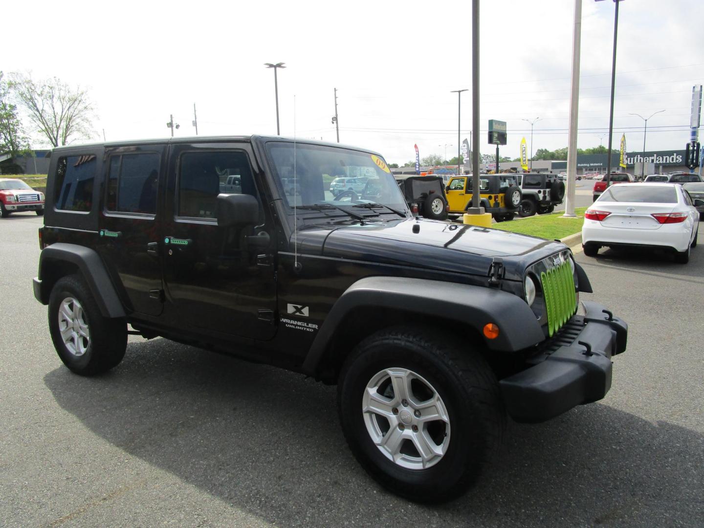 2009 BLACK /Gray/Cloth Jeep Wrangler Unlimited X 4WD (1J4GA39199L) with an 3.8L V6 OHV 12V engine, located at 1814 Albert Pike Road, Hot Springs, AR, 71913, (501) 623-1717, 34.494228, -93.094070 - Photo#4