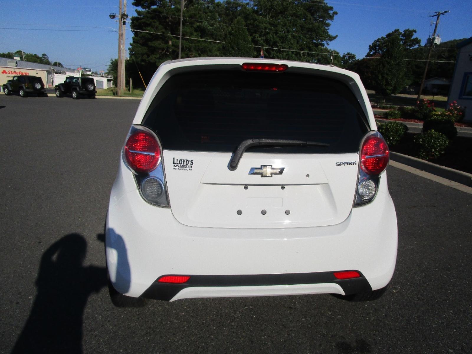 2015 WHITE /Gray / Cloth Chevrolet Spark LS CVT (KL8CB6S97FC) with an 1.2L L4 16V DOHC engine, Continuously Variable Transmission transmission, located at 1814 Albert Pike Road, Hot Springs, AR, 71913, (501) 623-1717, 34.494228, -93.094070 - Photo #4