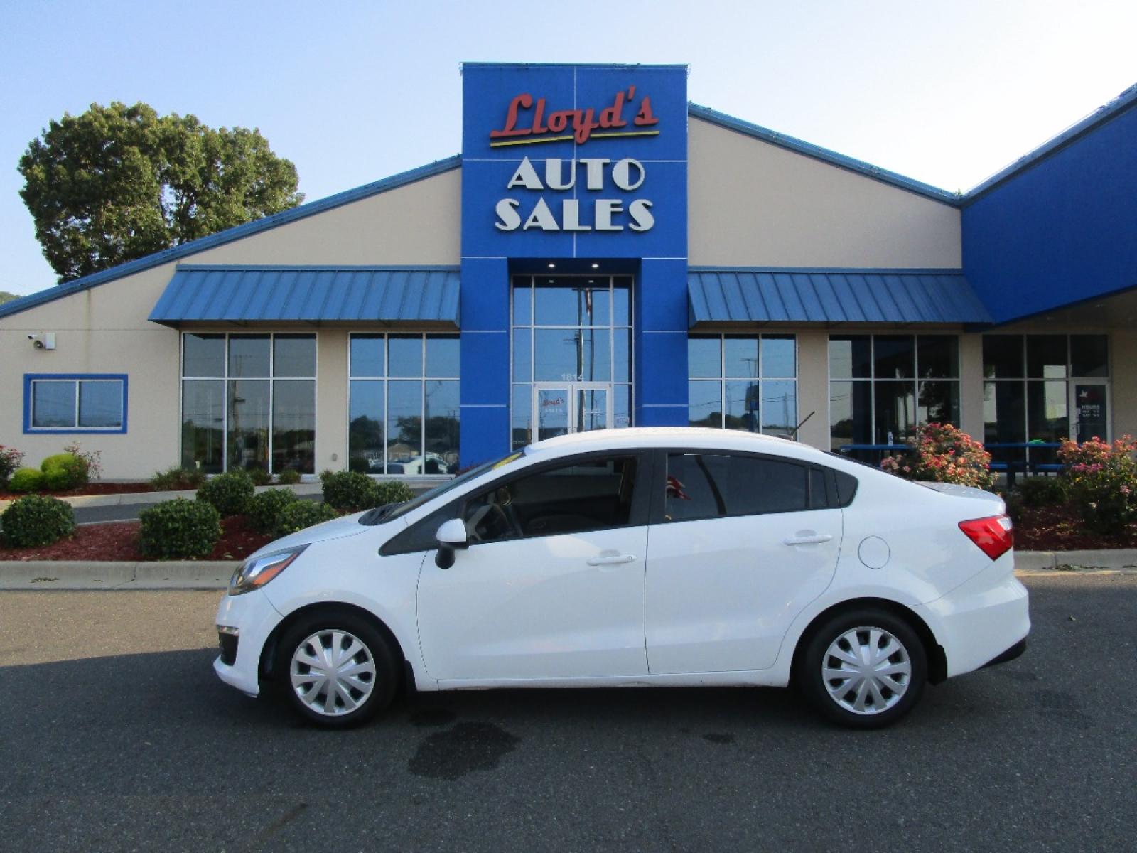 2017 WHITE /Gray / Cloth Kia Rio LX 6A (KNADM4A34H6) with an 1.6L L4 DOHC 16V engine, 6A transmission, located at 1814 Albert Pike Road, Hot Springs, AR, 71913, (501) 623-1717, 34.494228, -93.094070 - Photo #0