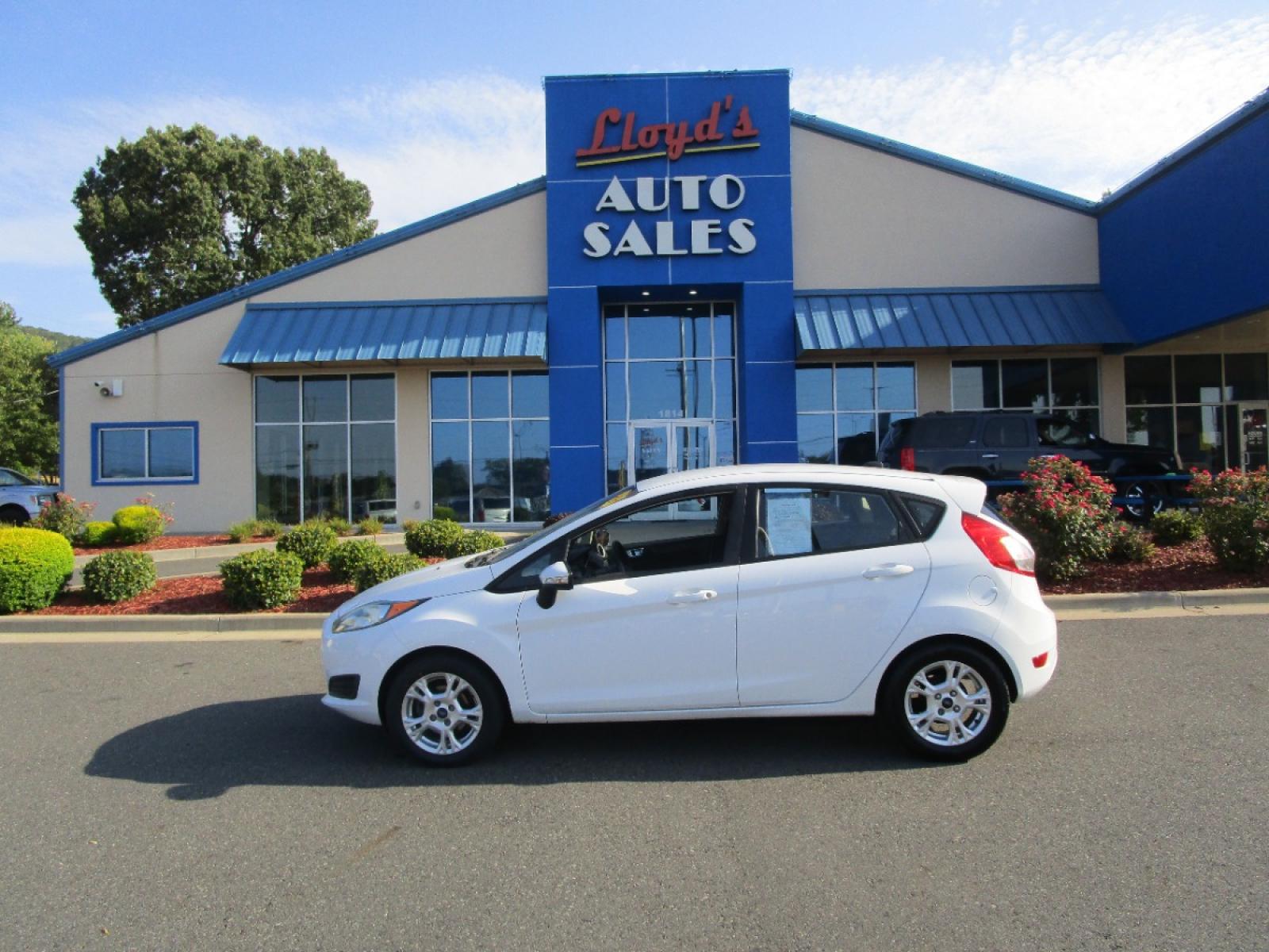 2016 WHITE /Gray / Cloth Ford Fiesta SE Hatchback (3FADP4EJ1GM) with an 1.6L L4 DOHC 16V engine, located at 1814 Albert Pike Road, Hot Springs, AR, 71913, (501) 623-1717, 34.494228, -93.094070 - Photo #0