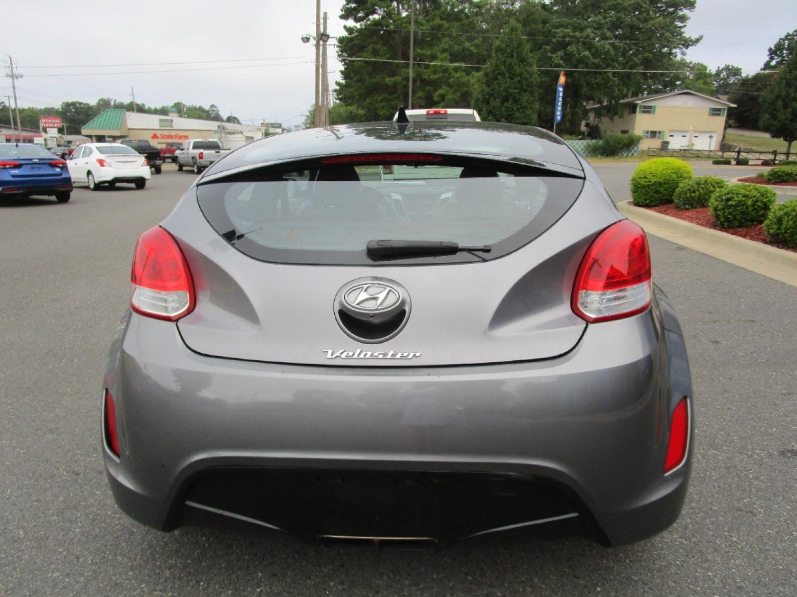 2016 GRAY /Gray / Cloth Hyundai Veloster Base 6MT (KMHTC6AD6GU) with an 1.6L L4 DOHC 16V engine, 6-Speed Manual transmission, located at 1814 Albert Pike Road, Hot Springs, AR, 71913, (501) 623-1717, 34.494228, -93.094070 - Photo #4