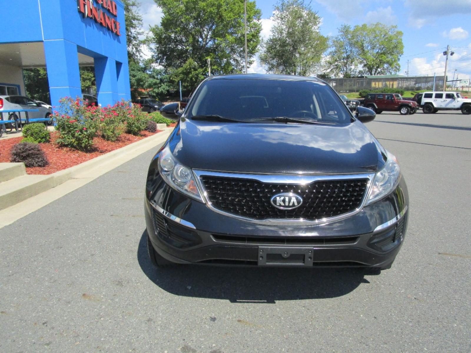 2016 BLACK /Black / Cloth Kia Sportage LX FWD (KNDPB3AC4G7) with an 2.4L V6 DOHC 24V engine, 6-Speed Automatic transmission, located at 1814 Albert Pike Road, Hot Springs, AR, 71913, (501) 623-1717, 34.494228, -93.094070 - Photo #2