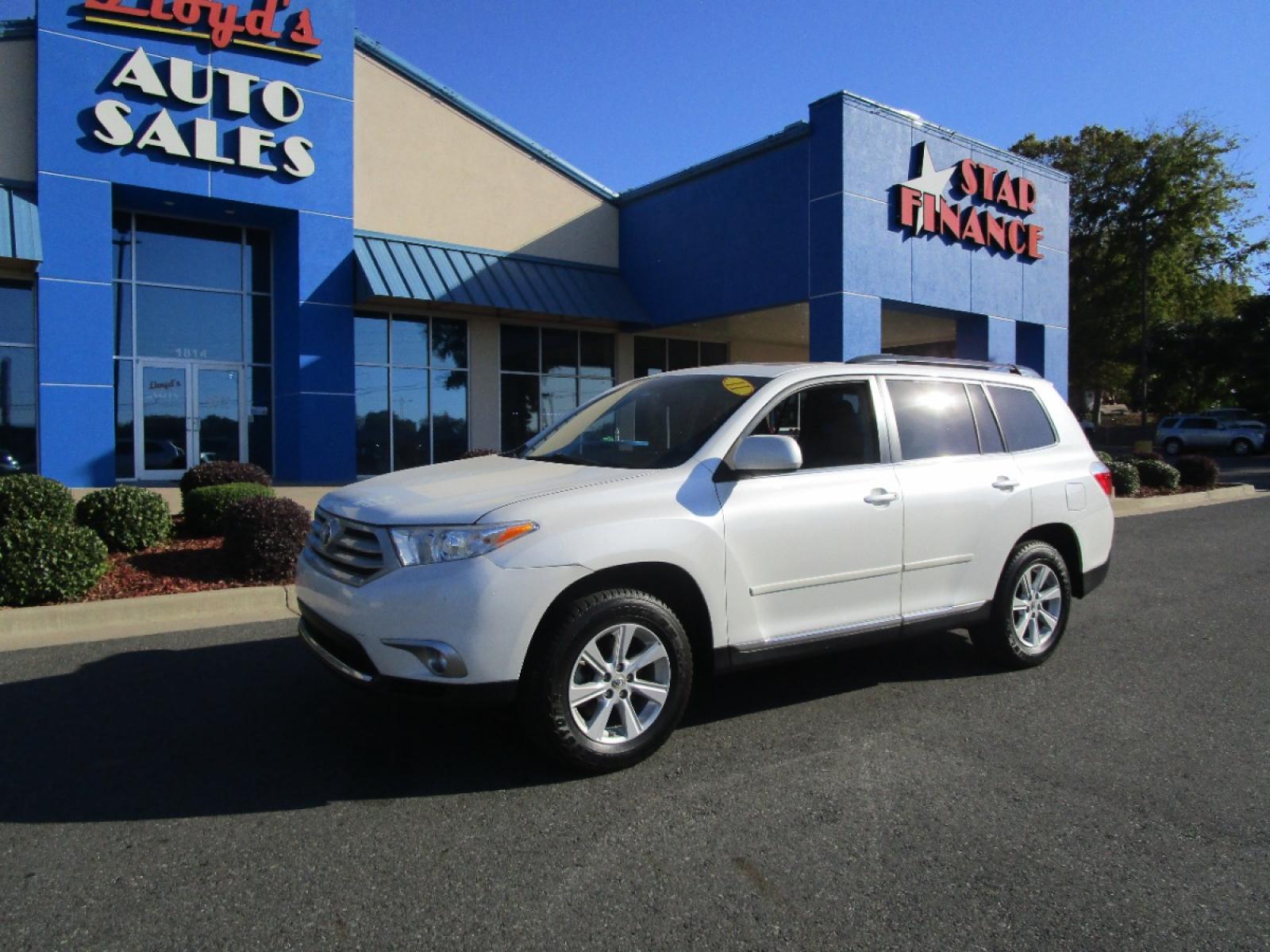 2011 WHITE /Tan / Leather Toyota Highlander Base 2WD V6 (5TDZK3EH3BS) with an 3.5L V6 DOHC 24V engine, 5-Speed Automatic transmission, located at 1814 Albert Pike Road, Hot Springs, AR, 71913, (501) 623-1717, 34.494228, -93.094070 - Photo #1