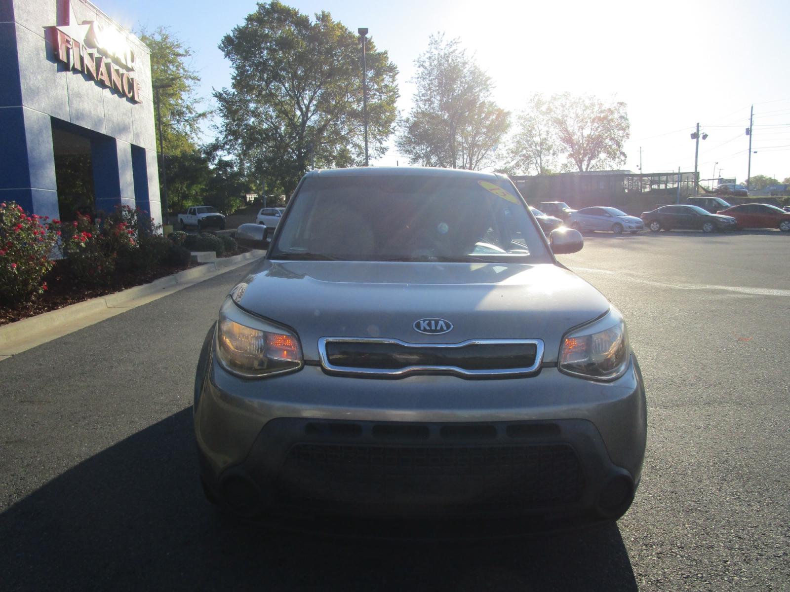 2015 GRAY /Gray / Cloth Kia Soul + (KNDJP3A54F7) with an 2.0L L4 DOHC 16V engine, 6-Speed Automatic transmission, located at 1814 Albert Pike Road, Hot Springs, AR, 71913, (501) 623-1717, 34.494228, -93.094070 - Photo #3