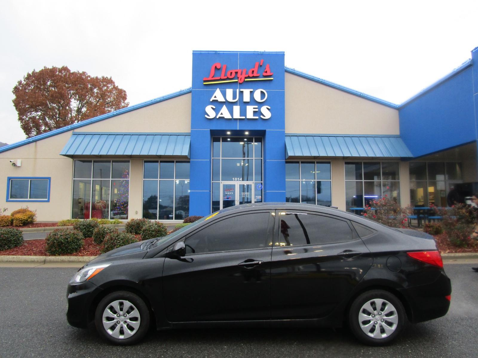2016 BLACK /Gray / Cloth Hyundai Accent SE 4-Door 6A (KMHCT4AE0GU) with an 1.6L L4 DOHC 16V engine, 6A transmission, located at 1814 Albert Pike Road, Hot Springs, AR, 71913, (501) 623-1717, 34.494228, -93.094070 - Photo #0