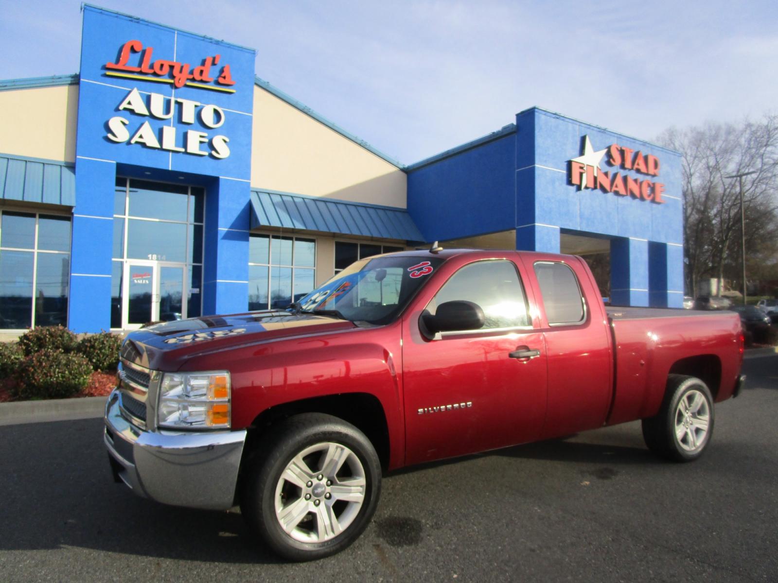 2013 MAROON /Black / Cloth Chevrolet Silverado 1500 LT Ext. Cab Long Box 2WD (1GCRCSEA4DZ) with an 4.8L V8 OHV 16V engine, 4-Speed Automatic transmission, located at 1814 Albert Pike Road, Hot Springs, AR, 71913, (501) 623-1717, 34.494228, -93.094070 - Photo #1