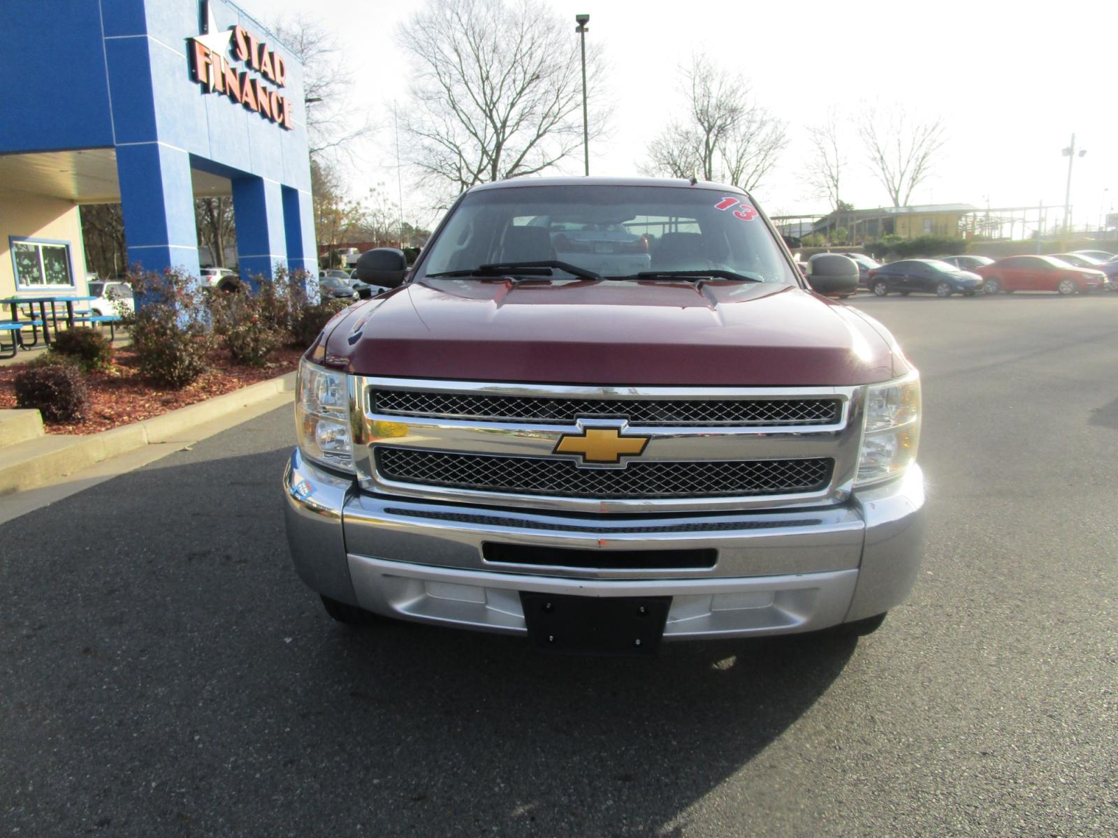 2013 MAROON /Black / Cloth Chevrolet Silverado 1500 LT Ext. Cab Long Box 2WD (1GCRCSEA4DZ) with an 4.8L V8 OHV 16V engine, 4-Speed Automatic transmission, located at 1814 Albert Pike Road, Hot Springs, AR, 71913, (501) 623-1717, 34.494228, -93.094070 - Photo #2