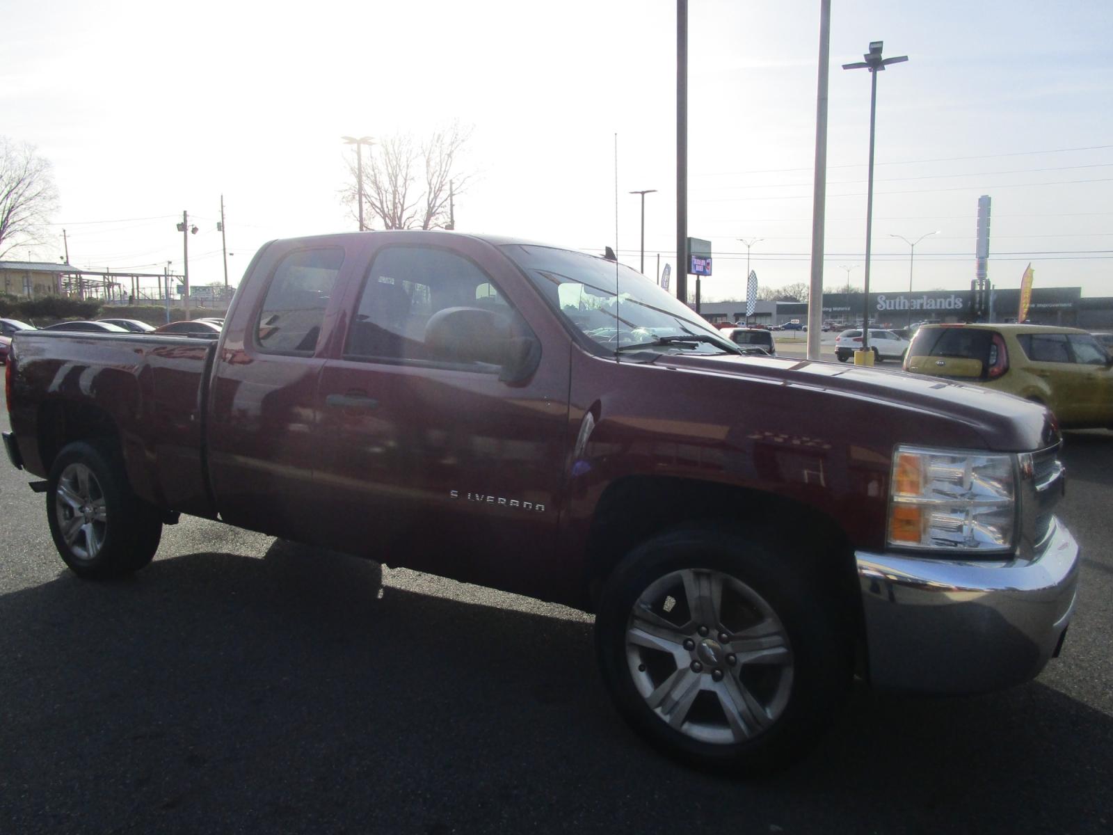 2013 MAROON /Black / Cloth Chevrolet Silverado 1500 LT Ext. Cab Long Box 2WD (1GCRCSEA4DZ) with an 4.8L V8 OHV 16V engine, 4-Speed Automatic transmission, located at 1814 Albert Pike Road, Hot Springs, AR, 71913, (501) 623-1717, 34.494228, -93.094070 - Photo #3