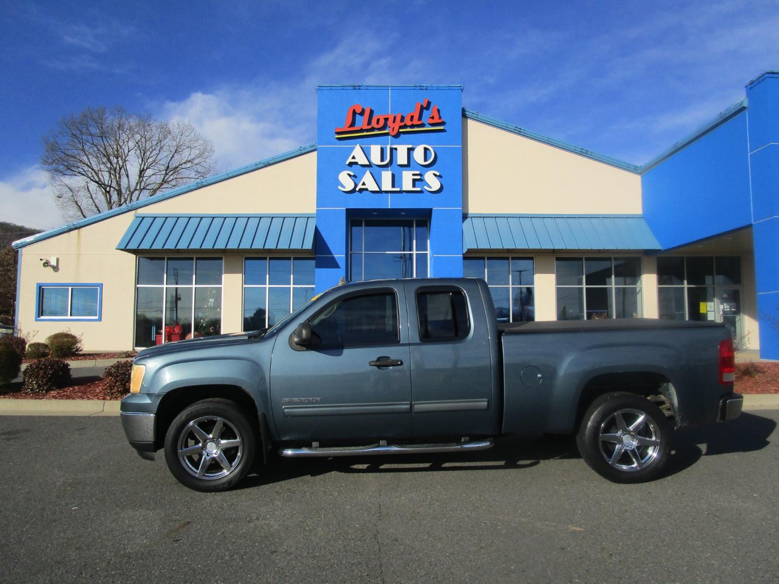 2010 Blue /Gray / Cloth GMC Sierra 1500 SL Ext. Cab 2WD (1GTSCUEA6AZ) with an 4.8L V8 OHV 16V engine, 4-Speed Automatic transmission, located at 1814 Albert Pike Road, Hot Springs, AR, 71913, (501) 623-1717, 34.494228, -93.094070 - Photo #0