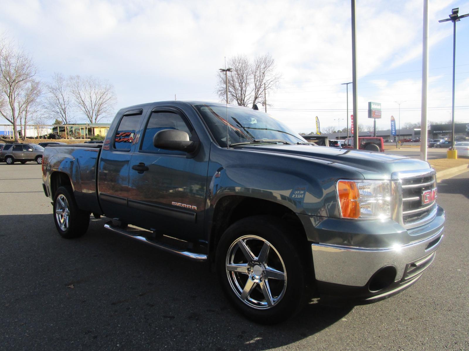 2010 Blue /Gray / Cloth GMC Sierra 1500 SL Ext. Cab 2WD (1GTSCUEA6AZ) with an 4.8L V8 OHV 16V engine, 4-Speed Automatic transmission, located at 1814 Albert Pike Road, Hot Springs, AR, 71913, (501) 623-1717, 34.494228, -93.094070 - Photo #3