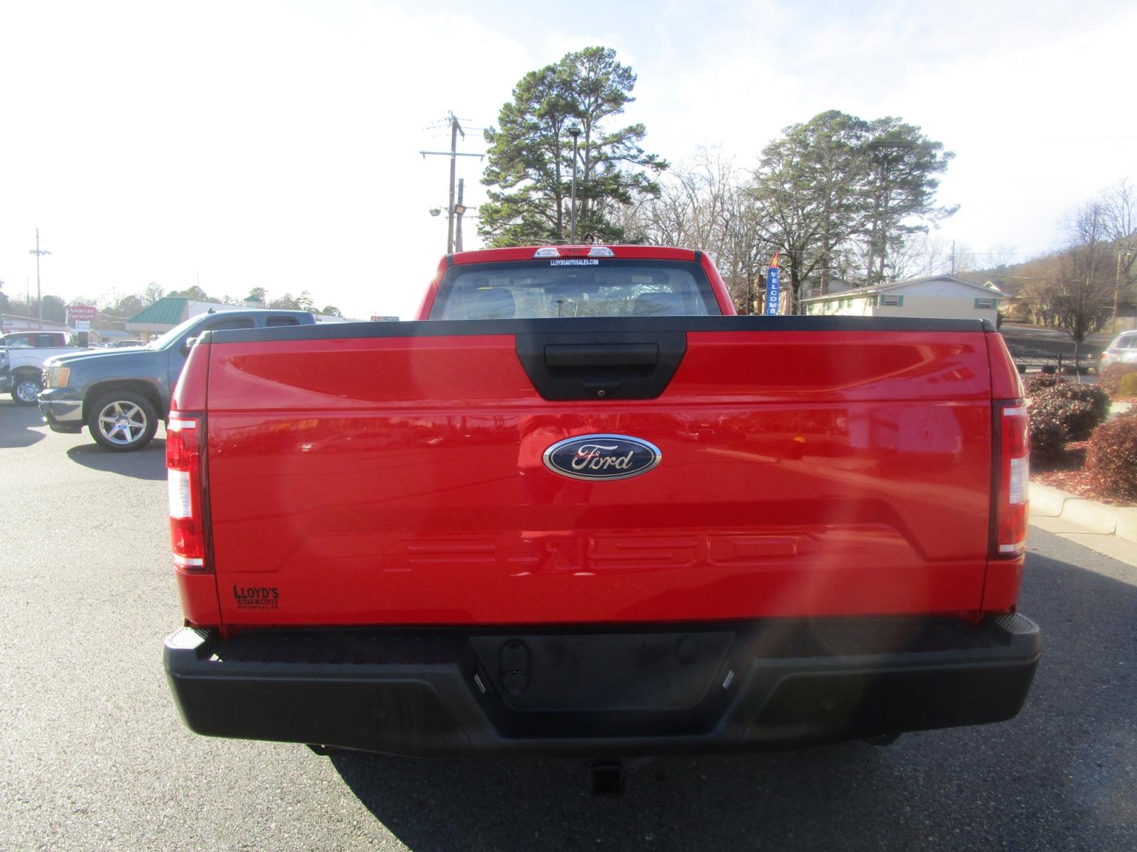 2018 RED /Black / Cloth Ford F-150 XL 8-ft. Bed 2WD (1FTMF1CB1JK) with an 3.3L V6 DOHC 24V engine, 6A transmission, located at 1814 Albert Pike Road, Hot Springs, AR, 71913, (501) 623-1717, 34.494228, -93.094070 - Photo #4