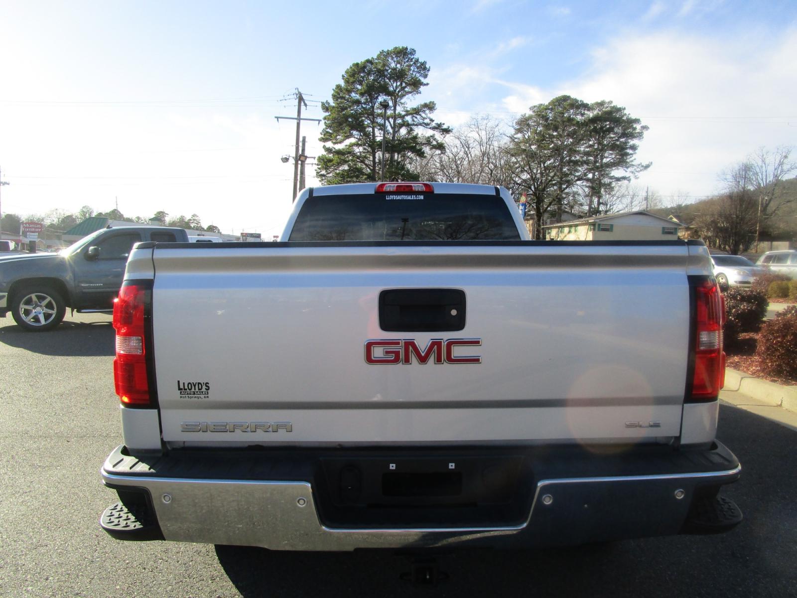 2014 SILVER /Gray / Cloth GMC Sierra 1500 SLE Ext. Cab 2WD (1GTR1UEC8EZ) with an 5.3L V8 OHV 16V engine, 6-Speed Automatic transmission, located at 1814 Albert Pike Road, Hot Springs, AR, 71913, (501) 623-1717, 34.494228, -93.094070 - Photo #4