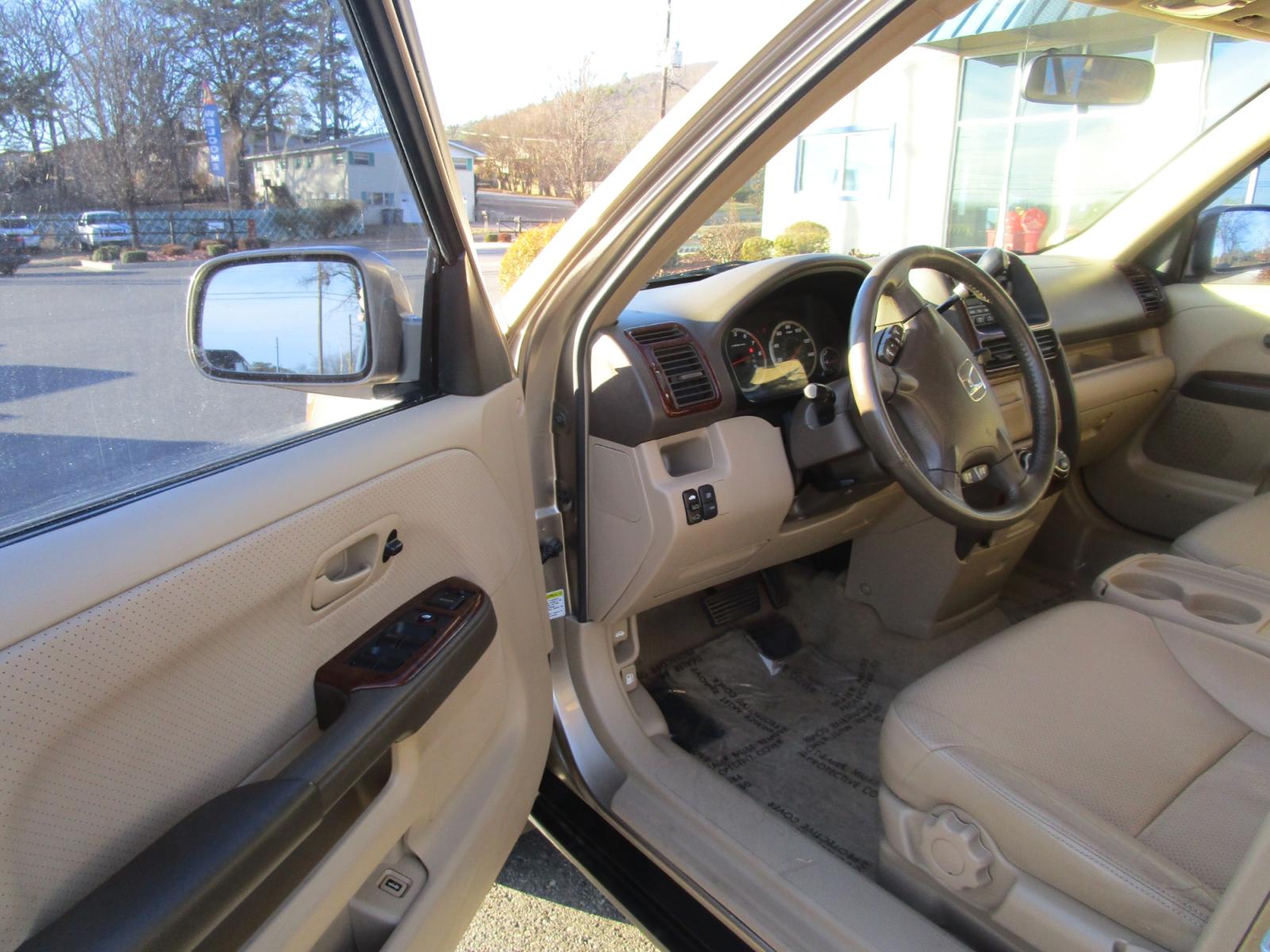 2006 Brown /Tan / Leather Honda CR-V SE 4WD AT (JHLRD78906C) with an 2.4L L4 DOHC 16V engine, 5-Speed Automatic Overdrive transmission, located at 1814 Albert Pike Road, Hot Springs, AR, 71913, (501) 623-1717, 34.494228, -93.094070 - Photo #6