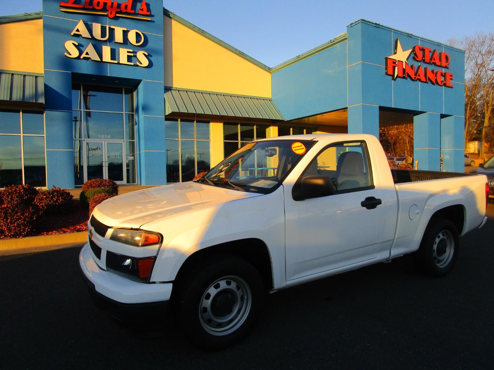 2011 WHITE /Gray / Cloth Chevrolet Colorado Work Truck 2WD (1GCCSBF90B8) with an 2.9L L4 DOHC 16V engine, located at 1814 Albert Pike Road, Hot Springs, AR, 71913, (501) 623-1717, 34.494228, -93.094070 - Photo #1