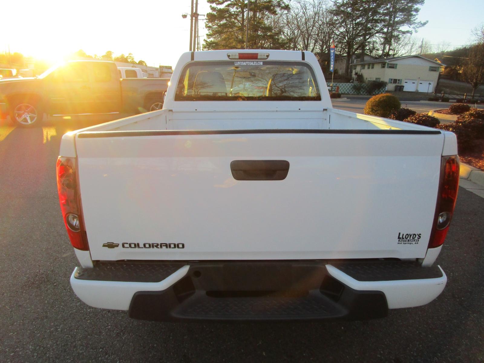 2011 WHITE /Gray / Cloth Chevrolet Colorado Work Truck 2WD (1GCCSBF90B8) with an 2.9L L4 DOHC 16V engine, located at 1814 Albert Pike Road, Hot Springs, AR, 71913, (501) 623-1717, 34.494228, -93.094070 - Photo #4