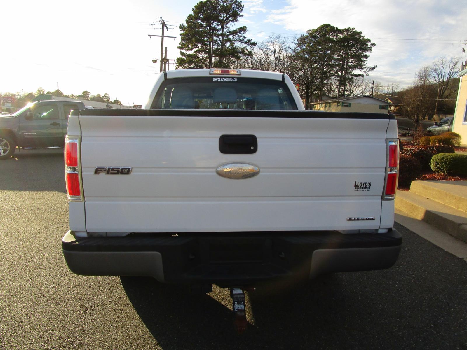 2012 WHITE /Gray / Leather Ford F-150 FX2 SuperCrew 5.5-ft. Bed 2WD (1FTFW1CF7CF) with an 5.0L V8 engine, 6-Speed Automatic transmission, located at 1814 Albert Pike Road, Hot Springs, AR, 71913, (501) 623-1717, 34.494228, -93.094070 - Photo #4