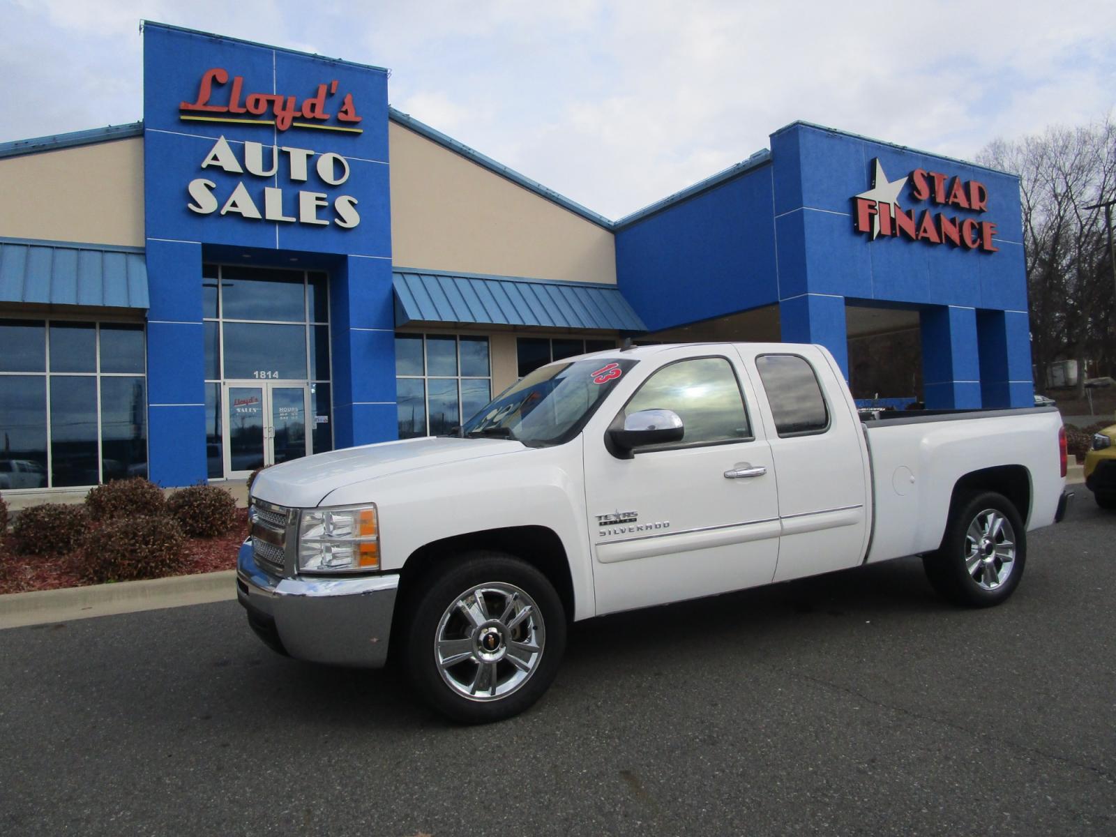2013 WHITE /Tan / Cloth Chevrolet Silverado 1500 LT Ext. Cab 2WD (1GCRCSE04DZ) with an 5.3L V8 OHV 16V FFV engine, located at 1814 Albert Pike Road, Hot Springs, AR, 71913, (501) 623-1717, 34.494228, -93.094070 - Photo #1