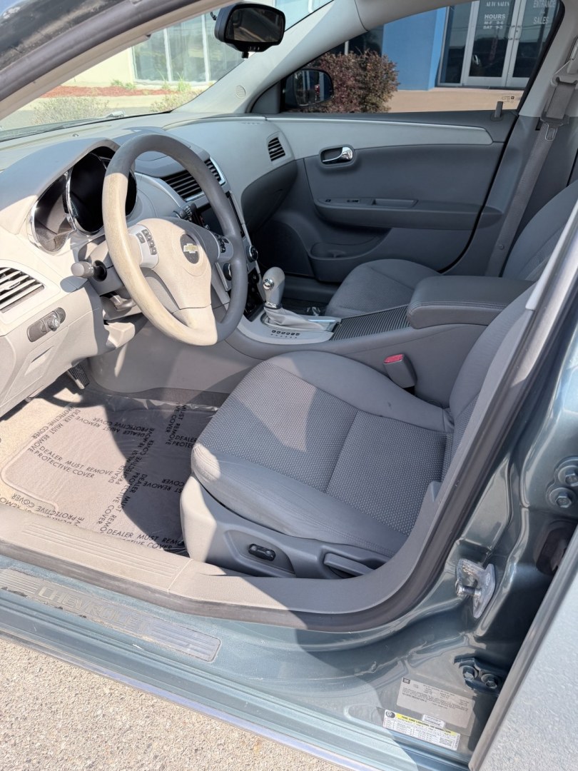 2009 Green /Gray / Cloth Chevrolet Malibu LT1 (1G1ZH57B994) with an 2.4L L4 DOHC 16V engine, located at 1814 Albert Pike Road, Hot Springs, AR, 71913, (501) 623-1717, 34.494228, -93.094070- Photo#3
