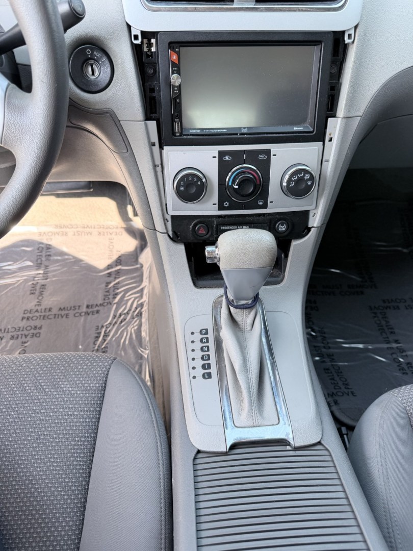 2009 Green /Gray / Cloth Chevrolet Malibu LT1 (1G1ZH57B994) with an 2.4L L4 DOHC 16V engine, located at 1814 Albert Pike Road, Hot Springs, AR, 71913, (501) 623-1717, 34.494228, -93.094070- Photo#4