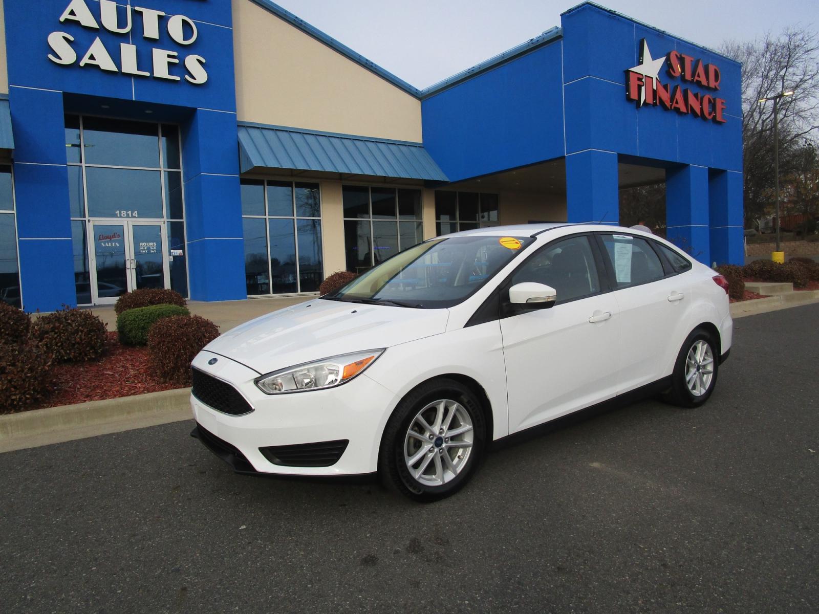 2017 WHITE /Gray / Cloth Ford Focus SE Sedan (1FADP3F28HL) with an 2.0L L4 DOHC 16V engine, located at 1814 Albert Pike Road, Hot Springs, AR, 71913, (501) 623-1717, 34.494228, -93.094070 - Photo #1