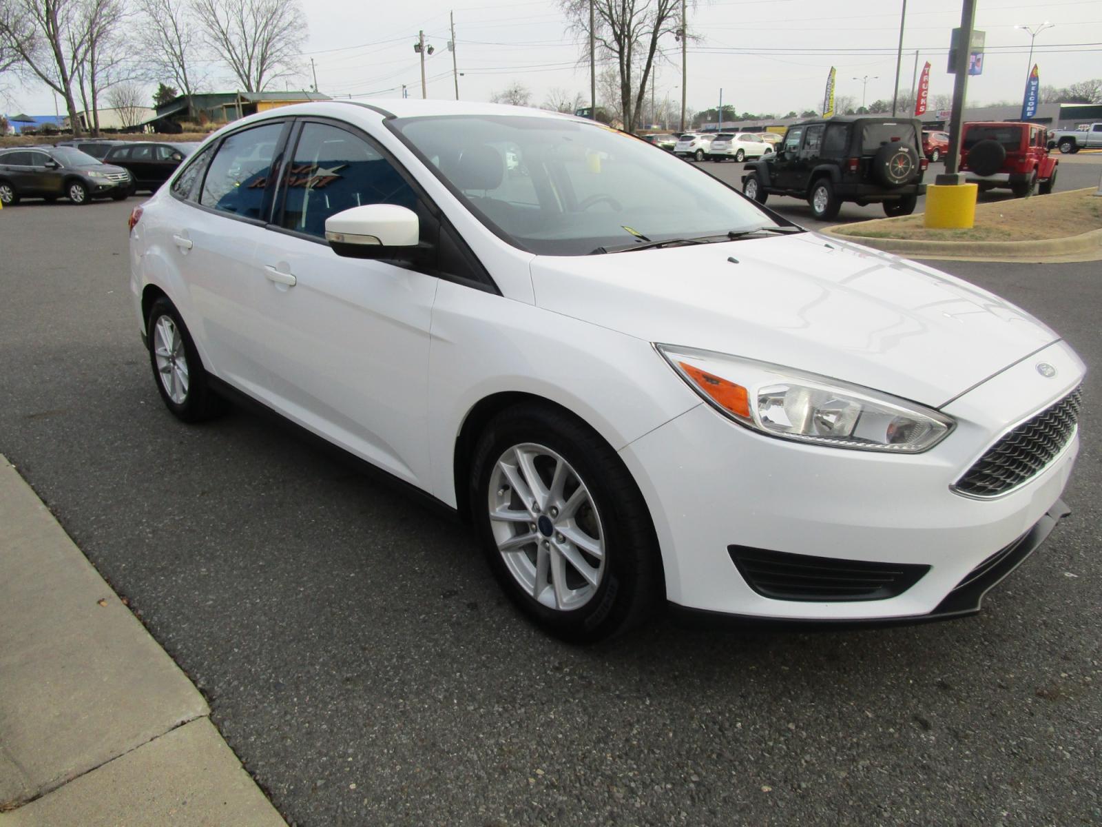 2017 WHITE /Gray / Cloth Ford Focus SE Sedan (1FADP3F28HL) with an 2.0L L4 DOHC 16V engine, located at 1814 Albert Pike Road, Hot Springs, AR, 71913, (501) 623-1717, 34.494228, -93.094070 - Photo #3