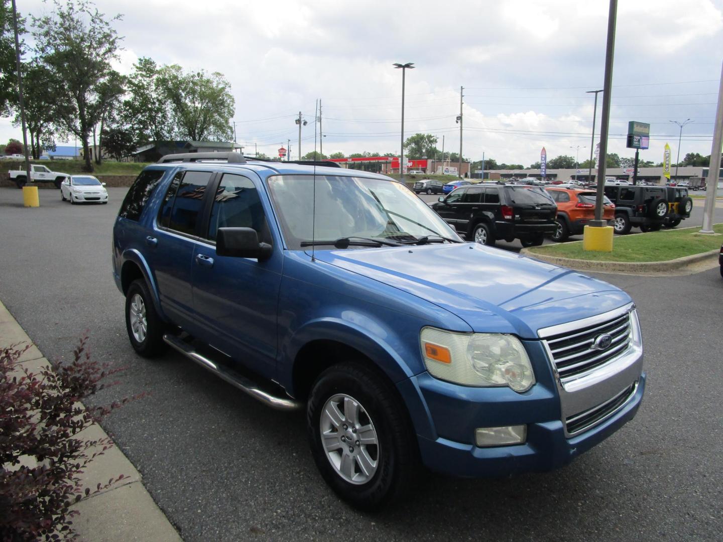 2009 Blue /Tan / Cloth Ford Explorer XLT 4.0L 2WD (1FMEU63E79U) with an 4.0L V6 SOHC 16V engine, 5-Speed Automatic transmission, located at 1814 Albert Pike Road, Hot Springs, AR, 71913, (501) 623-1717, 34.494228, -93.094070 - Photo#3