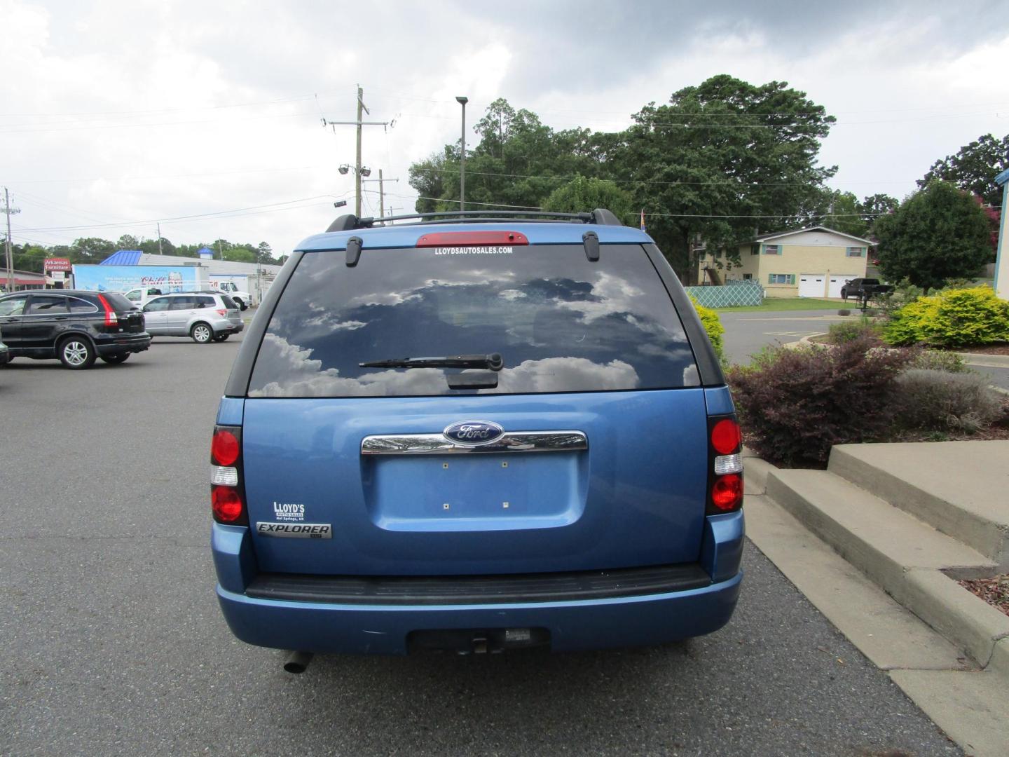 2009 Blue /Tan / Cloth Ford Explorer XLT 4.0L 2WD (1FMEU63E79U) with an 4.0L V6 SOHC 16V engine, 5-Speed Automatic transmission, located at 1814 Albert Pike Road, Hot Springs, AR, 71913, (501) 623-1717, 34.494228, -93.094070 - Photo#5
