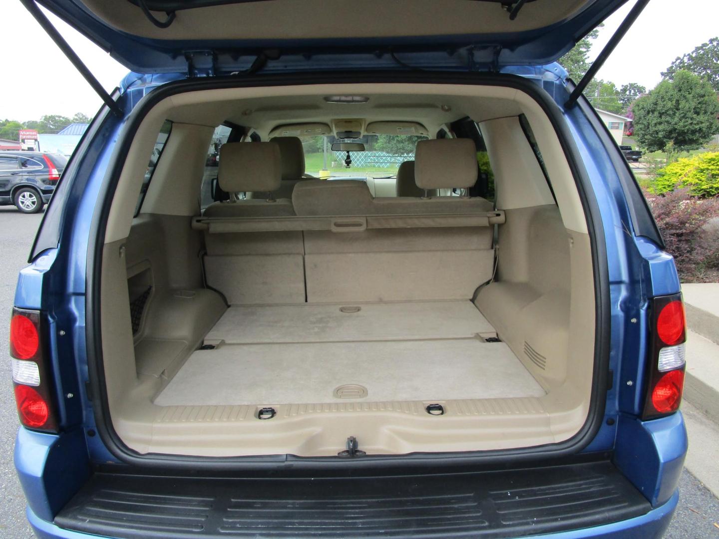 2009 Blue /Tan / Cloth Ford Explorer XLT 4.0L 2WD (1FMEU63E79U) with an 4.0L V6 SOHC 16V engine, 5-Speed Automatic transmission, located at 1814 Albert Pike Road, Hot Springs, AR, 71913, (501) 623-1717, 34.494228, -93.094070 - Photo#10