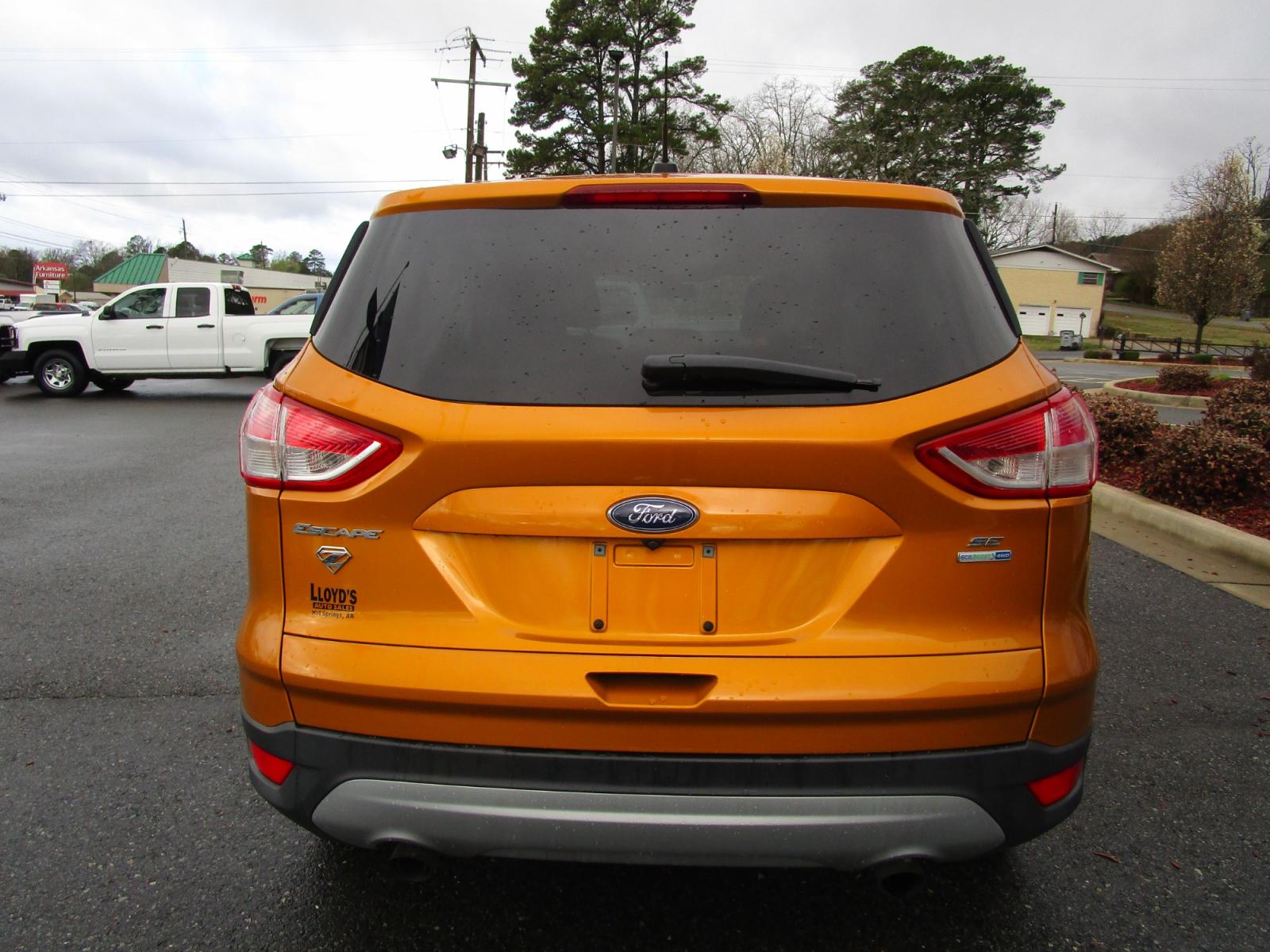 2016 Orange /Tan / Cloth Ford Escape SE 4WD (1FMCU9GX0GU) with an 1.6L L4 DOHC 16V engine, 6-Speed Automatic transmission, located at 1814 Albert Pike Road, Hot Springs, AR, 71913, (501) 623-1717, 34.494228, -93.094070 - Photo #4