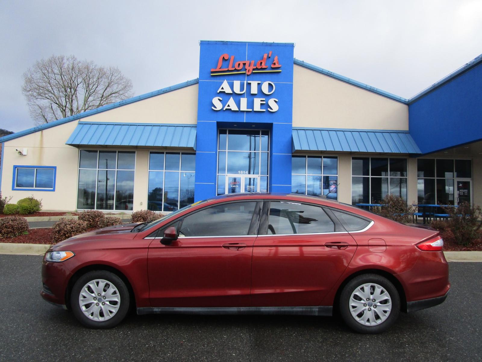 2014 Red /Gray / Cloth Ford Fusion S (3FA6P0G74ER) with an 2.5L L4 DOHC 16V engine, located at 1814 Albert Pike Road, Hot Springs, AR, 71913, (501) 623-1717, 34.494228, -93.094070 - Photo #0