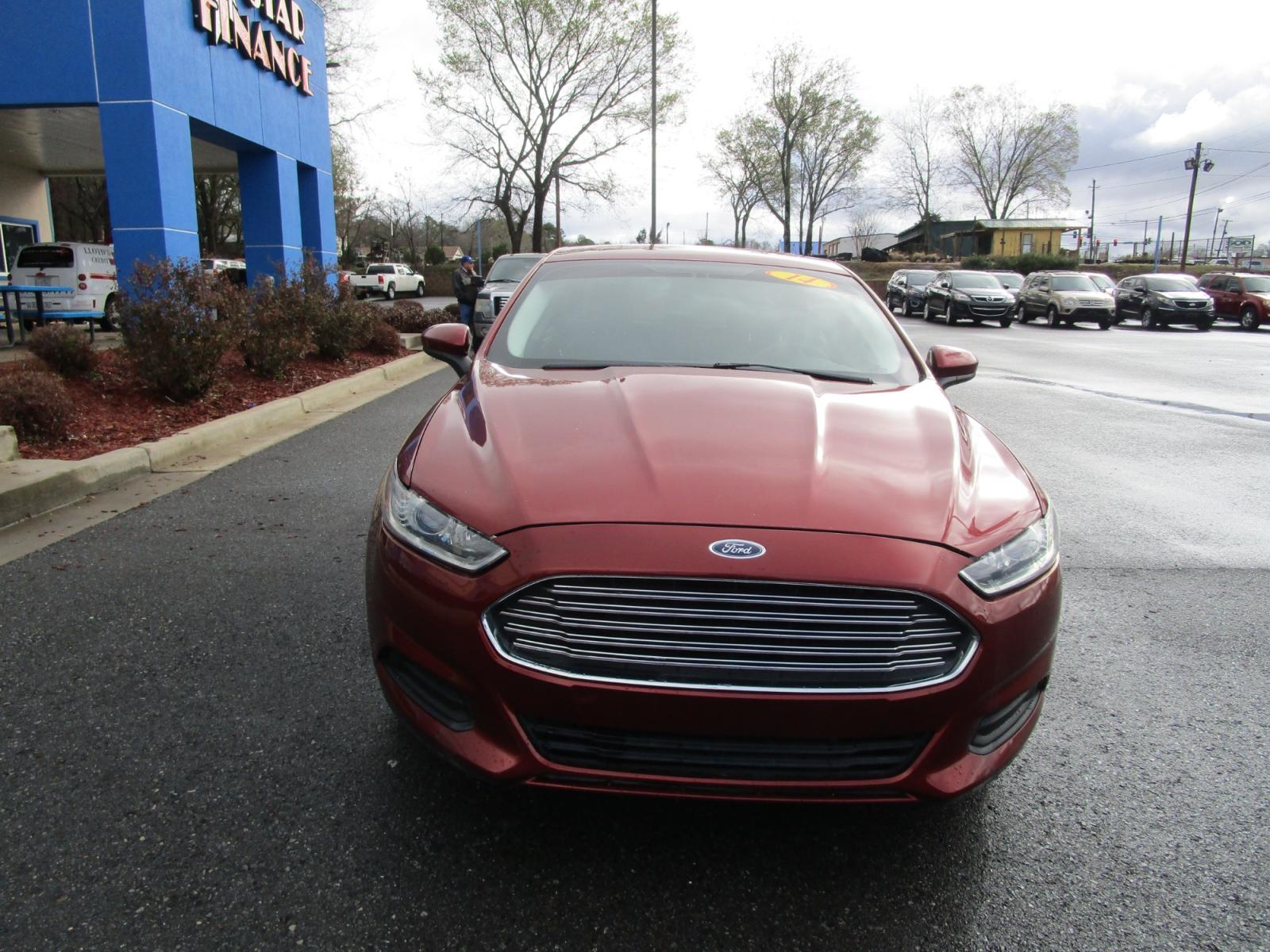 2014 Red /Gray / Cloth Ford Fusion S (3FA6P0G74ER) with an 2.5L L4 DOHC 16V engine, located at 1814 Albert Pike Road, Hot Springs, AR, 71913, (501) 623-1717, 34.494228, -93.094070 - Photo #2