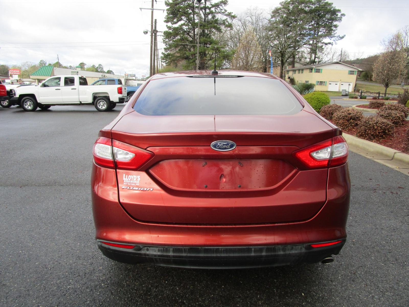 2014 Red /Gray / Cloth Ford Fusion S (3FA6P0G74ER) with an 2.5L L4 DOHC 16V engine, located at 1814 Albert Pike Road, Hot Springs, AR, 71913, (501) 623-1717, 34.494228, -93.094070 - Photo #4