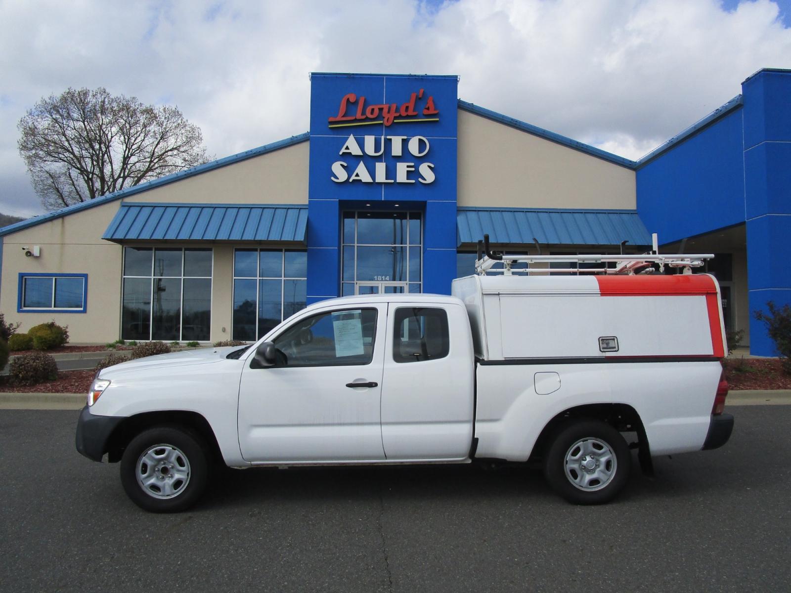 2015 WHITE /Gray / Cloth Toyota Tacoma Access Cab I4 4AT 2WD (5TFTX4CN3FX) with an 2.7L L4 DOHC 16V engine, 4-Speed Automatic transmission, located at 1814 Albert Pike Road, Hot Springs, AR, 71913, (501) 623-1717, 34.494228, -93.094070 - Photo #0