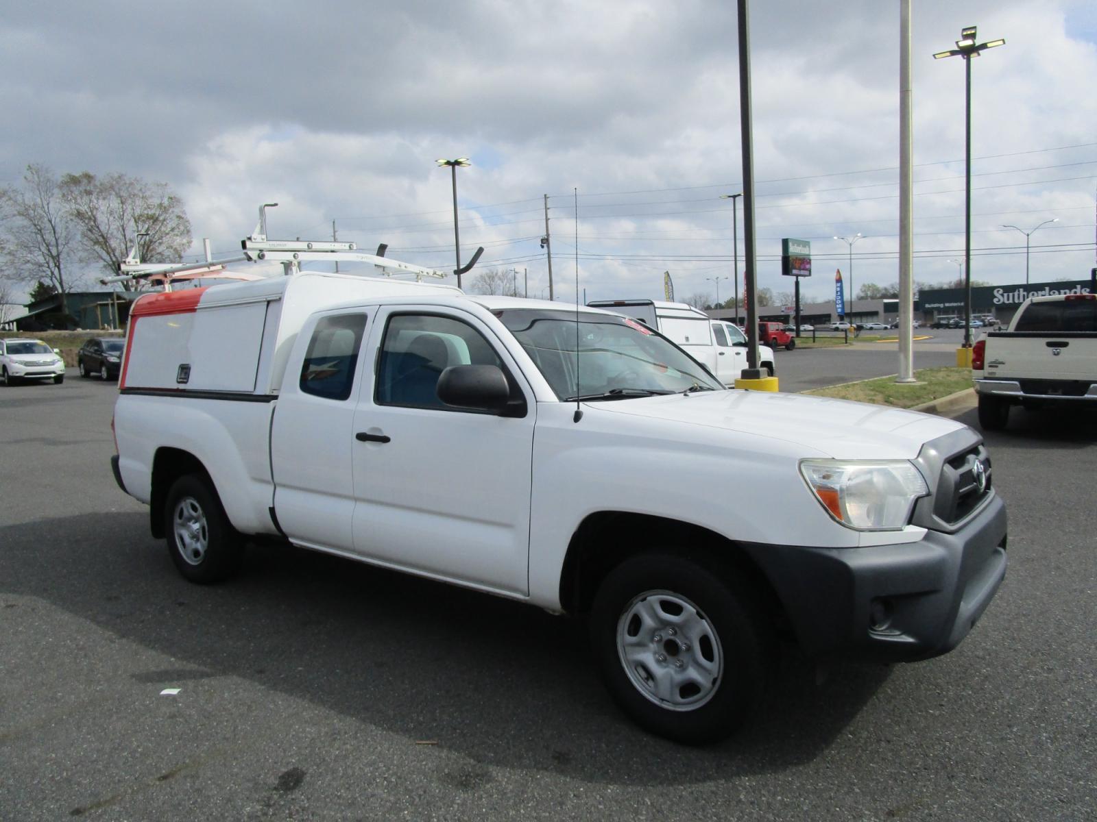 2015 WHITE /Gray / Cloth Toyota Tacoma Access Cab I4 4AT 2WD (5TFTX4CN3FX) with an 2.7L L4 DOHC 16V engine, 4-Speed Automatic transmission, located at 1814 Albert Pike Road, Hot Springs, AR, 71913, (501) 623-1717, 34.494228, -93.094070 - Photo #3