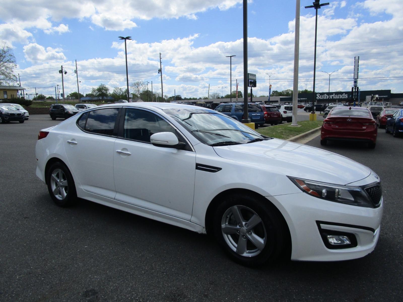 2015 WHITE /Gray / Cloth Kia Optima LX (KNAGM4A77F5) with an 2.4L L4 DOHC 16V engine, 6-Speed Automatic transmission, located at 1814 Albert Pike Road, Hot Springs, AR, 71913, (501) 623-1717, 34.494228, -93.094070 - Photo #3