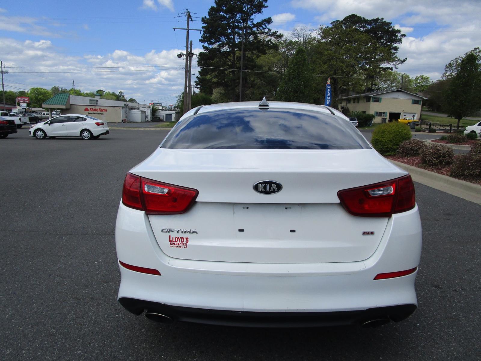 2015 WHITE /Gray / Cloth Kia Optima LX (KNAGM4A77F5) with an 2.4L L4 DOHC 16V engine, 6-Speed Automatic transmission, located at 1814 Albert Pike Road, Hot Springs, AR, 71913, (501) 623-1717, 34.494228, -93.094070 - Photo #4