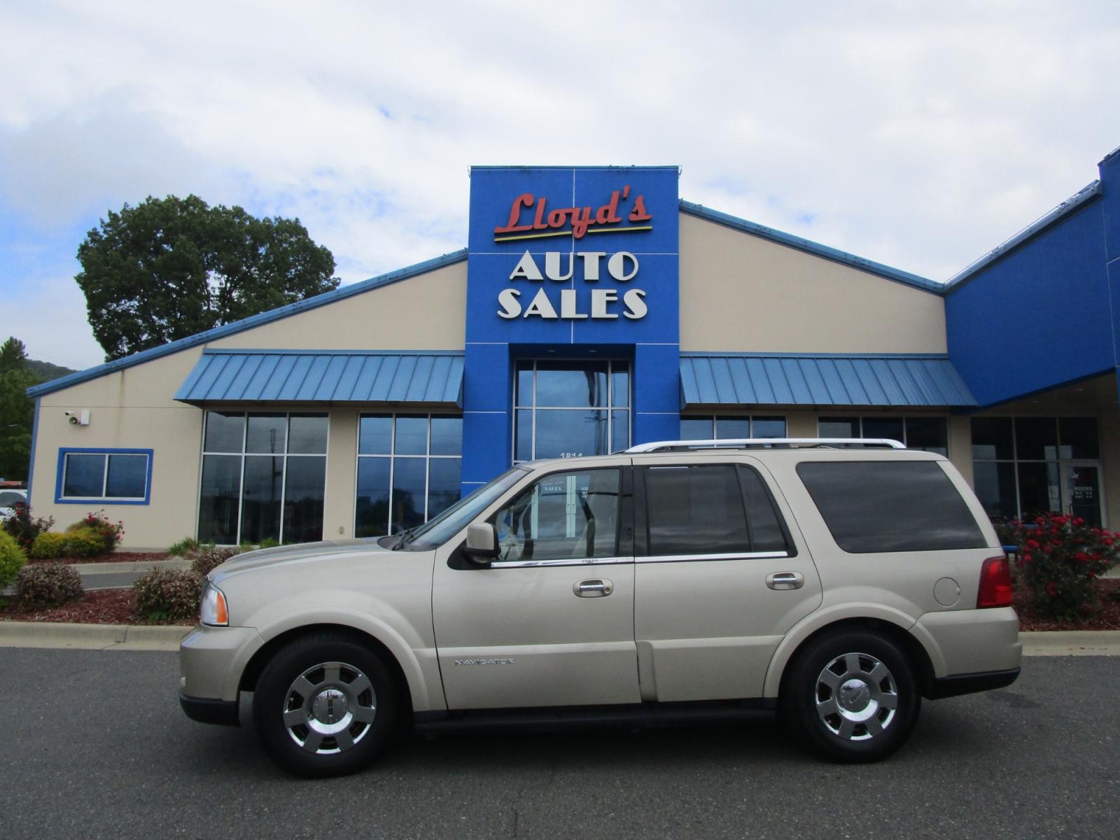 2005 Gold /Tan / Leather Lincoln Navigator Luxury 4WD (5LMFU285X5L) with an 5.4L V8 SOHC 24V engine, 6-Speed Automatic Overdrive transmission, located at 1814 Albert Pike Road, Hot Springs, AR, 71913, (501) 623-1717, 34.494228, -93.094070 - Photo #0