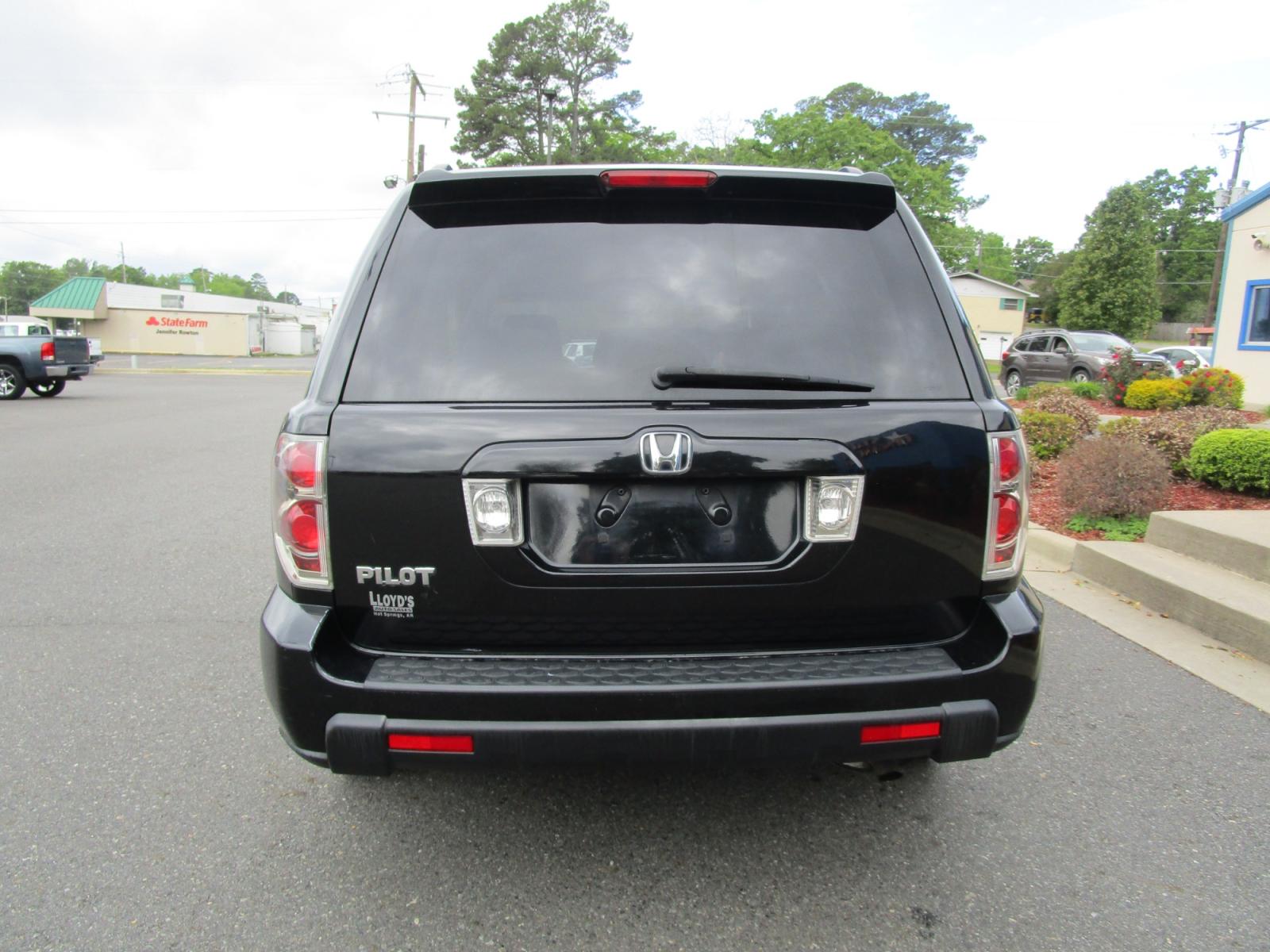 2008 BLACK /Tan /Cloth Honda Pilot EX 2WD (5FNYF28498B) with an 3.5L V6 SOHC 24V engine, 5-Speed Automatic Overdrive transmission, located at 1814 Albert Pike Road, Hot Springs, AR, 71913, (501) 623-1717, 34.494228, -93.094070 - Photo #4