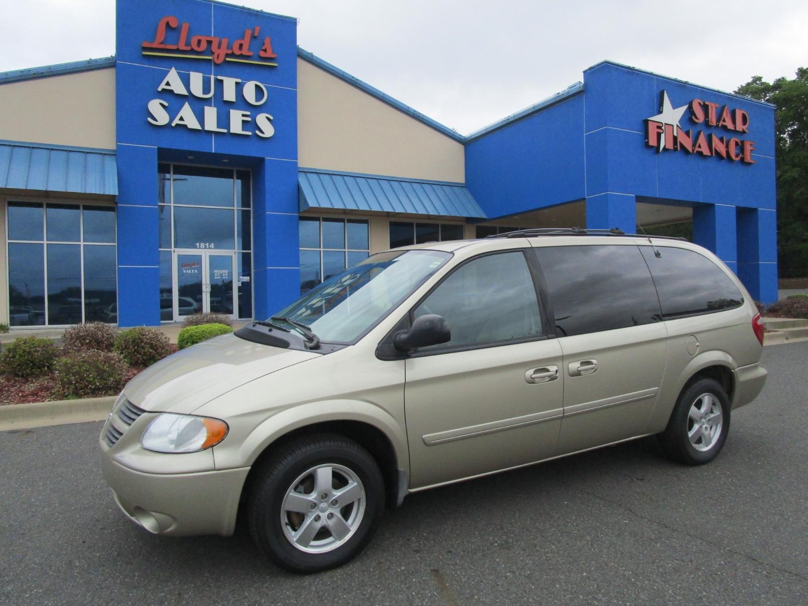 2006 Gold /Tan / Cloth Dodge Grand Caravan SXT (2D4GP44L66R) with an 3.8L V6 OHV 12V engine, 4-Speed Automatic Overdrive transmission, located at 1814 Albert Pike Road, Hot Springs, AR, 71913, (501) 623-1717, 34.494228, -93.094070 - Photo #1